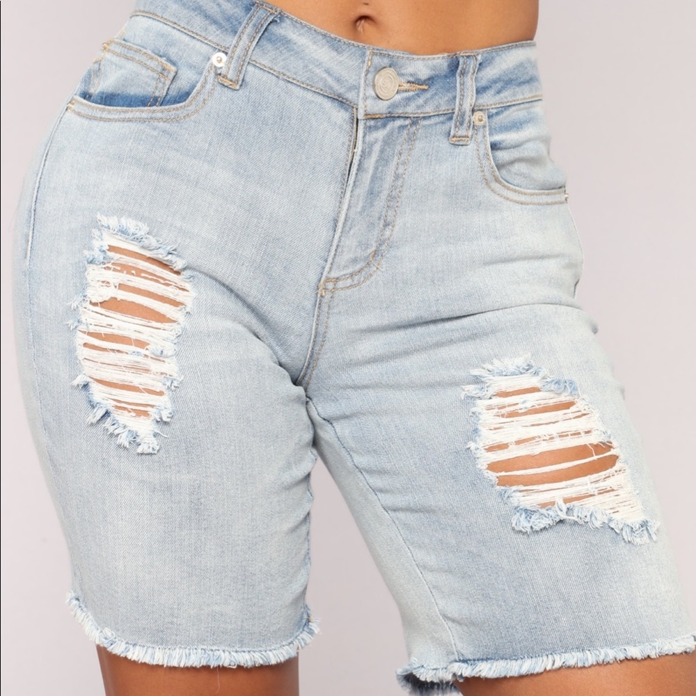 Light Denim Shorts π₯π - Picture 2 of 3